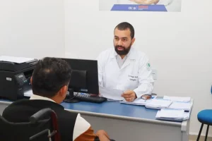 Policlínica de Coari realiza atendimentos com urologista em alusão ao 